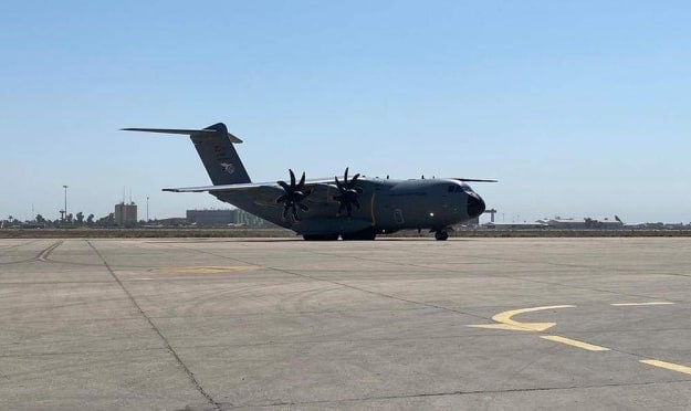 وصول طائرة التركية إلى قاعدة الشهيد محمد علاء الجوية، تحمل على متنها المساعدات الطبية إلى العراق لمواجهة فيروس كورونا.